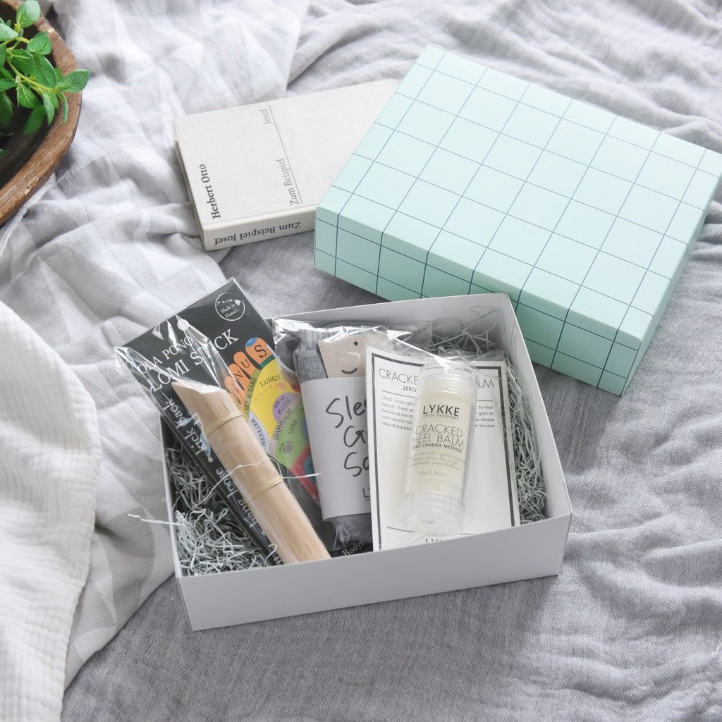 足ケア三種の神器!お家で足ケアを楽しむお手入れセット(ロミスティック/ジェルソックス/ラージサイズバーム)