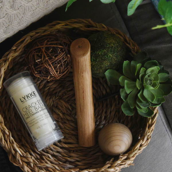 足ケア三種の神器!お家で足ケアを楽しむお手入れセット(ロミスティック/ジェルソックス/ラージサイズバーム)