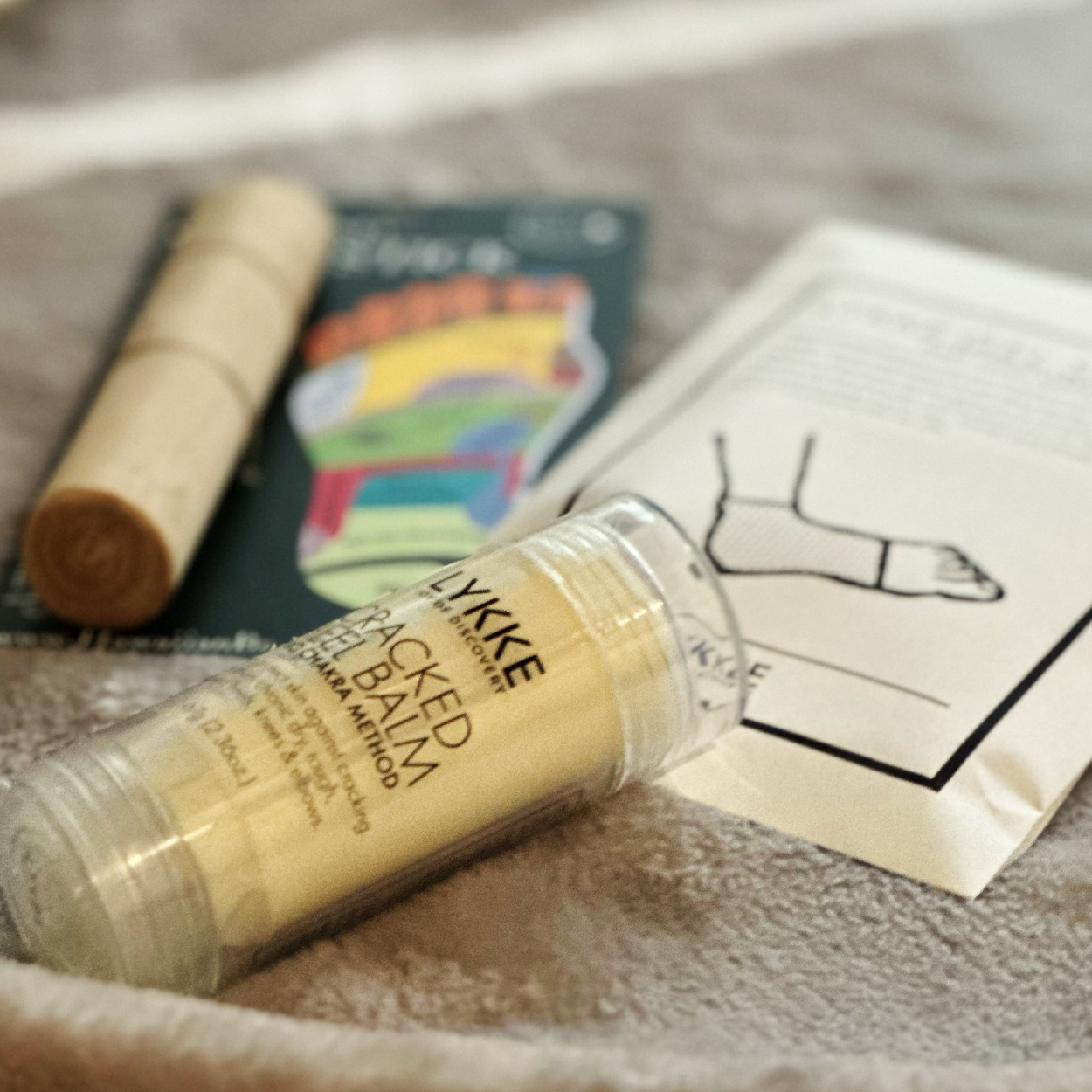 足ケア三種の神器!お家で足ケアを楽しむお手入れセット(ロミスティック/ジェルソックス/ラージサイズバーム)